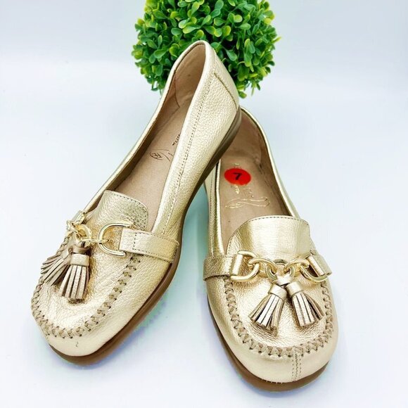 NWOT AEROSOLES STITCH N TURN METALLIC GOLD PEBBLED LEATHER TASSEL LOAFERS - 7W - Picture 1 of 10